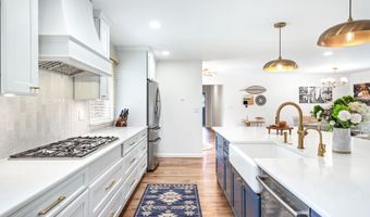 30 Packard Dr, Middletown, NJ 07748