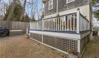 5 Conrad Ct, Newport, RI 02840