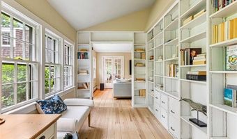 81 Mathewson Rd, Barrington, RI 02806