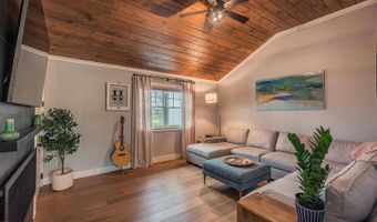 917 McDonald Dr, Amsterdam, NY 12070