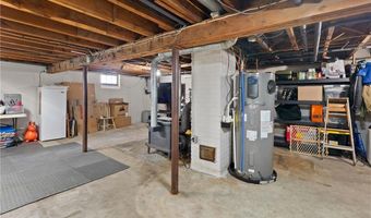 1472 Wampanoag Trl, East Providence, RI 02915