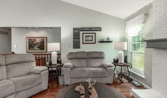 765 Spring Hill Farm Dr, Ballwin, MO 63021