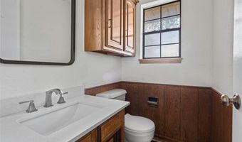 2208 Hickory Dr, Ardmore, OK 73401
