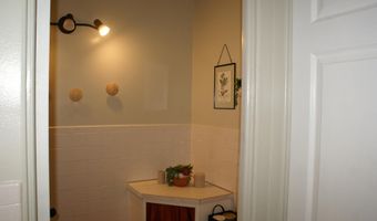 102 Linda Ln, Aberdeen, SD 57401