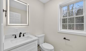 335 Raymond Rd, Chester, NH 03036