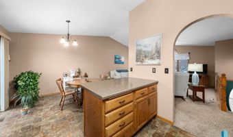 116 W Birchwood Dr, Brandon, SD 57005