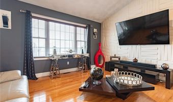 10 Flanders St, Johnston, RI 02919