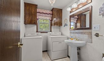 630 W CAPITOL Dr, Appleton, WI 54911