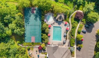 2 Dogwood Ct 2, Middlebury, CT 06762