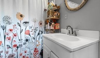 114 S 18th St, Airville, PA 15203