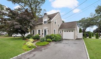 221 Trinity St, Warwick, RI 02886