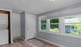 25 High St, Warwick, RI 02886
