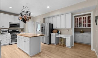 48 Fieldstone Ln, North Kingstown, RI 02874