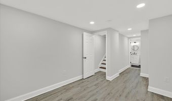 2 W BARNEY St, Baltimore, MD 21230
