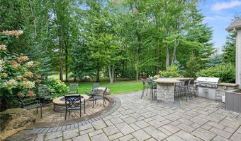 85 Brighton Dr, Aurora, OH 44202