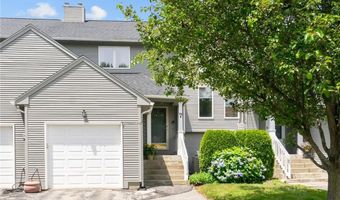 76 Valley Green Ct B, North Providence, RI 02904