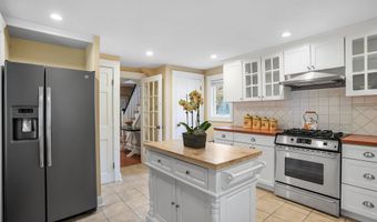 78 Hoyts Hl, Bethel, CT 06801