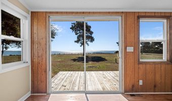630 Seashore Dr, Atlantic, NC 28511