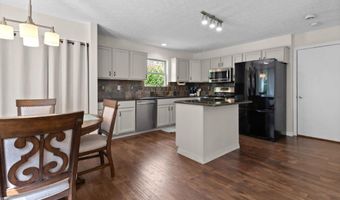 1097 Pebble Brook Dr, Columbus, OH 43240