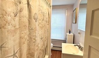 302 State St, Bristol, RI 02809