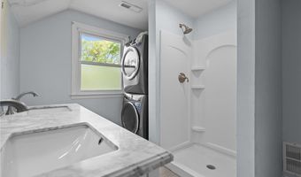 19 Irondale St, Warwick, RI 02886