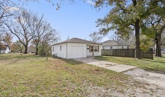 304 E Cofield St, Aurora, MO 65605