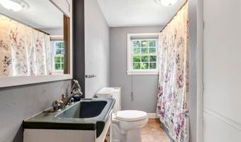 421 W College St, Aurora, MO 65605