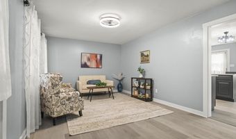 29 W Main St, Amboy, IL 61310