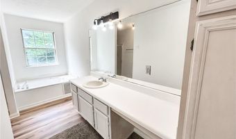 2945 Georgian Manor Dr, Alpharetta, GA 30022