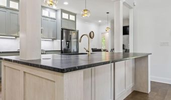 10514 E Brainerd Rd, Apison, TN 37302