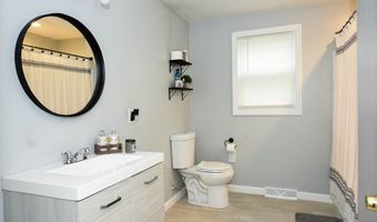 150 Hathaway Rd, Acushnet, MA 02743
