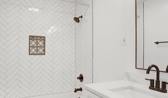 3307 WYNDHAM Cir 2157, Alexandria, VA 22302