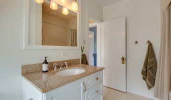 805 S Mitchell Ave, Arlington Heights, IL 60005