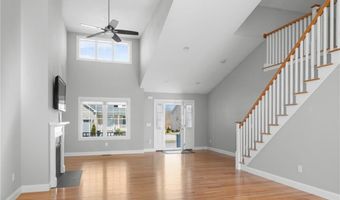 5 Thelma Ln 5, Middletown, RI 02842