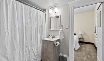 126 YALE St, Green Bay, WI 54303