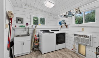 379 NE Morningside Ln, Abingdon, VA 24210