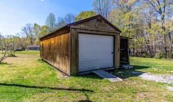 121 White Pine Rd, Beattyville, KY 41311