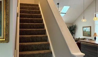 704 Elmwood Pt, Aurora, OH 44202