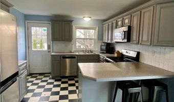 182 Newport Ave, Middletown, RI 02842