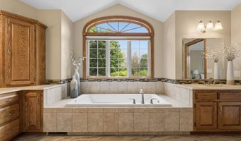 W2880 OAKRIDGE Drive, Appleton, WI 54915