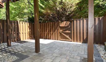 7810 LOCUST LEAF Ln, Alexandria, VA 22315