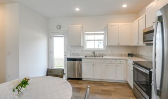 677 Crossings Ln, Akron, OH 44320