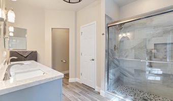 18 Yarmouth Dr, Bella Vista, AR 72715