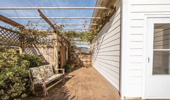 757 NEWPORT Ave SW, Bandon, OR 97411