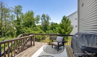 10 Fox Point Ct, Ada, MI 49301