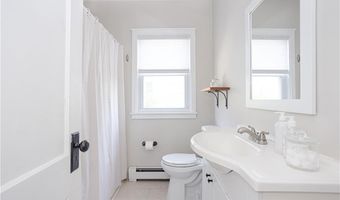 2 Bedlow Ave, Newport, RI 02840