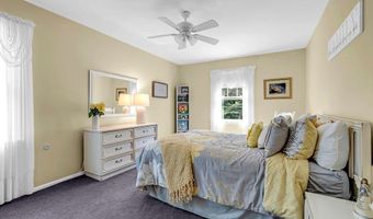28 Doherty Dr, Middletown, NJ 07748