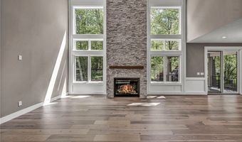 405 Club Dr W, Aurora, OH 44202