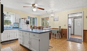 22 N Metcalf Ave, Amboy, IL 61310