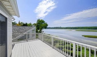 96 Starr Dr, Narragansett, RI 02882